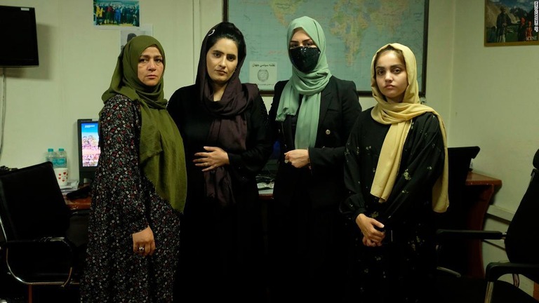 タリバン政権、女性キャスターに顔を覆うよう命令　アフガニスタン