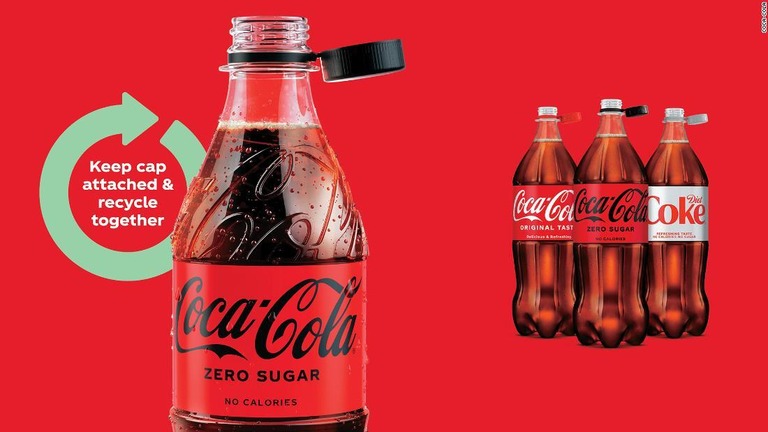 コカ・コーラの英国法人が、ボトル本体とつながったタイプのフタを導入/Coca-Cola