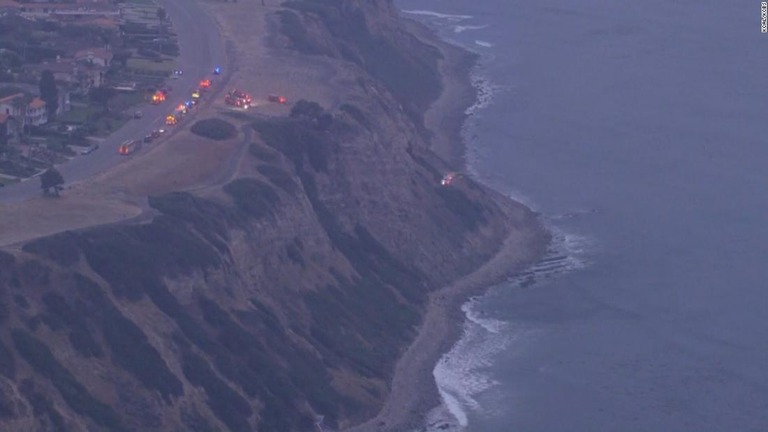米カリフォルニア州で崖から滑り落ちた女性を助けようとした男性が死亡した/KCAL/KCBS