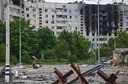 住宅地に「集中砲火」、生後５カ月の赤ちゃん含む９人死亡　ウクライナ・ハルキウ