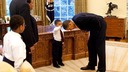 オバマ氏の頭に触れた少年、高校を卒業　元大統領から祝福のメッセージ