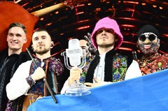 ウクライナ代表の音楽祭優勝トロフィー高額落札、軍にドローン贈呈へ
