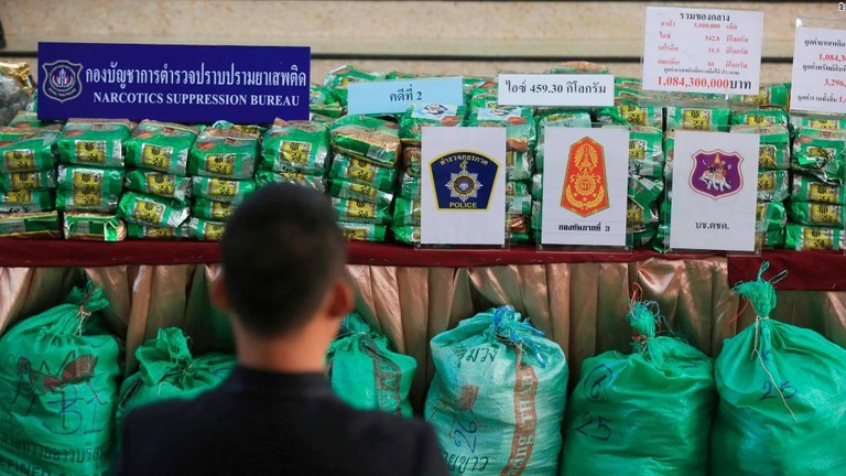 タイ・バンコクで警察が押収した覚醒剤の袋＝２０１９年７月１５日撮影/AP