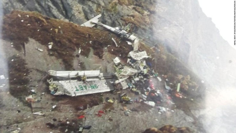 ネパール軍がツイッターに投稿した墜落現場の画像/Nepal Army Spokesperson/Twitter/NaSpokesperson