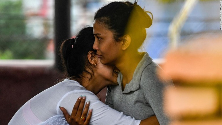 亡くなった乗客の家族ら＝５月２９日、ネパール中部ポカラ/Prakash Mathema/AFP/Getty Images