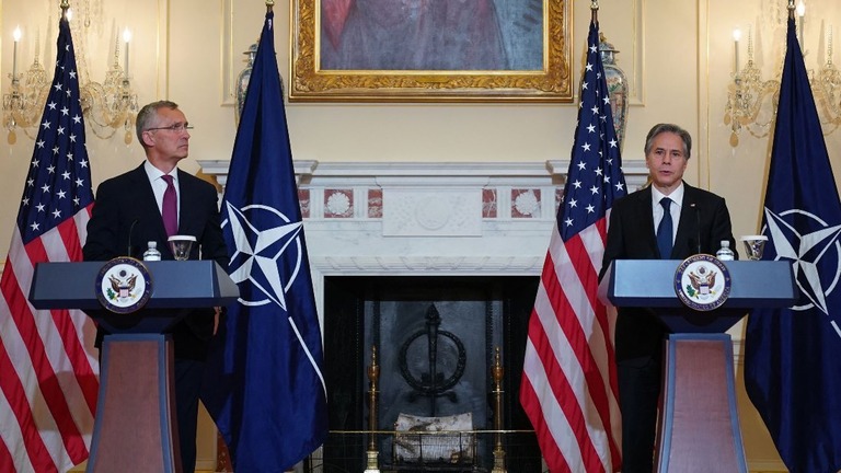共同記者会見するブリンケン米国務長官（右）とＮＡＴＯのストルテンベルグ事務総長/Stefani Reynolds/AFP via Getty Images