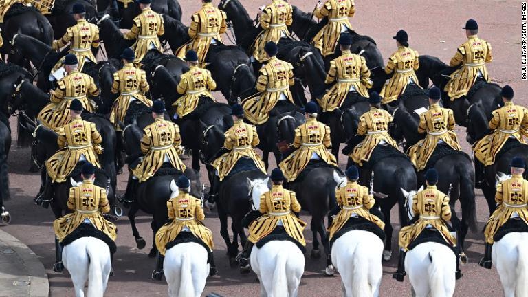 パレードに参加する王室騎兵隊のメンバー＝２日/Paul Ellis/AFP/Getty Images