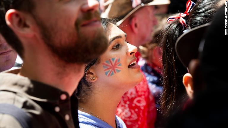 ロンドン中心部の祝賀行事には数千人が詰めかけた＝２日/Abbie Trayler-Smith for CNN