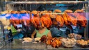 シンガポールの国民食「チキンライス」、マレーシアの鶏肉輸出停止で窮地に