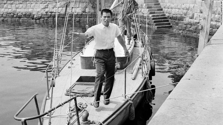 マーメイドII号に乗る堀江さん＝１９６３年/Mitsunori Chigita/AP
