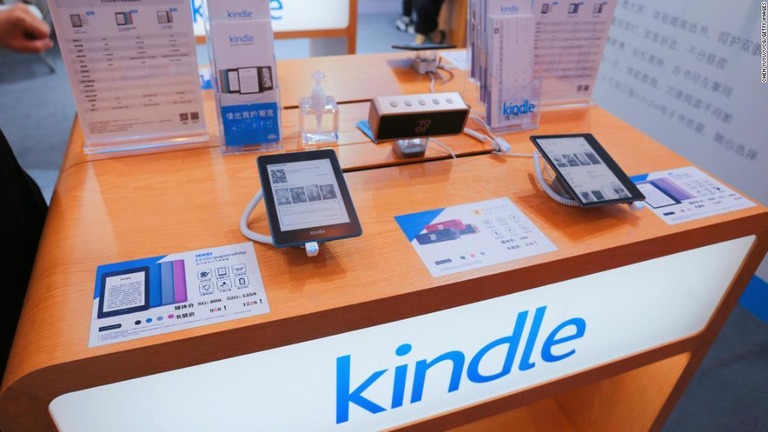 米アマゾンは、来年７月に中国市場で電子書籍「キンドル」のストアを閉鎖する/Chen Yuyu/VCG/Getty Images