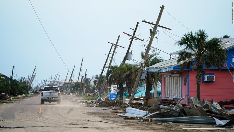 気候災害でもっとも甚大な被害を受けるのは、社会インフラの脆弱な中低所得国だ/Sean Rayford/Getty Images 