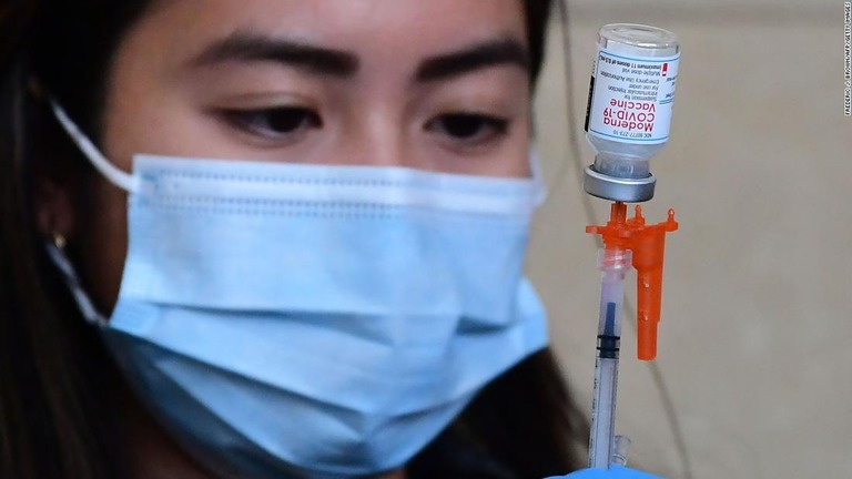 米ＦＤＡの諮問委員会がモデルナ製ワクチンの６～１７歳への緊急使用を支持/FREDERIC J. BROWN/AFP/Getty Images