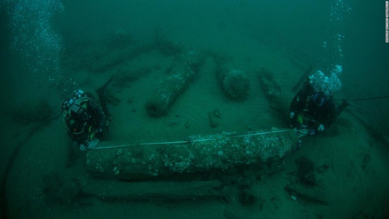 沈没した英軍艦「ＨＭＳグロスター」の大砲の長さを計測/Norfolk Historic Shipwrecks