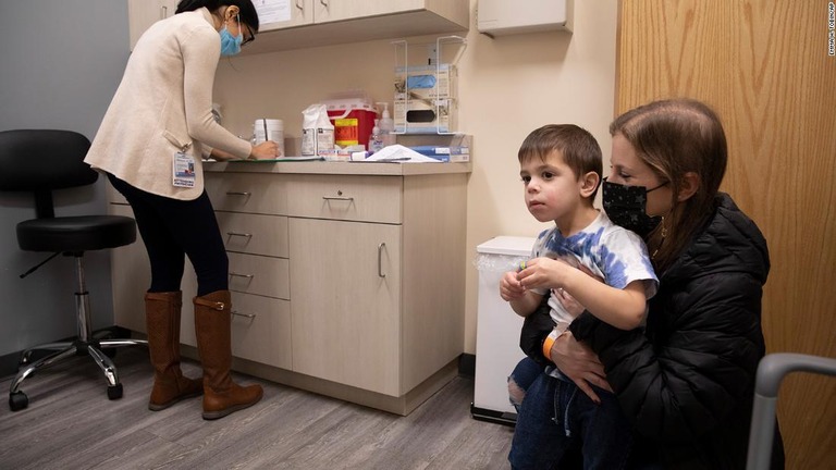 米疾病対策センター（ＣＤＣ）が、生後６カ月から５歳までの子どもを対象とした新型コロナウイルスワクチンの接種を勧告した/Emma H. Tobin/AP