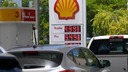 米ガソリン価格、１ガロン５ドル下回る　最高値から下落