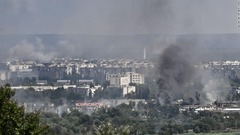 セベロドネツクで戦闘続く、民間人避難の化学工場に砲撃も
