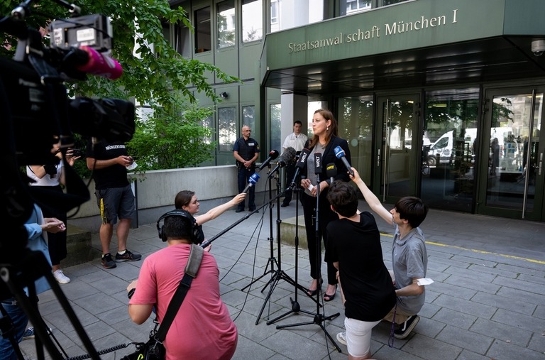 報道向けの声明を発表するミュンヘン検察当局の報道官/Sven Hoppe/dpa/picture alliance/Getty Images
