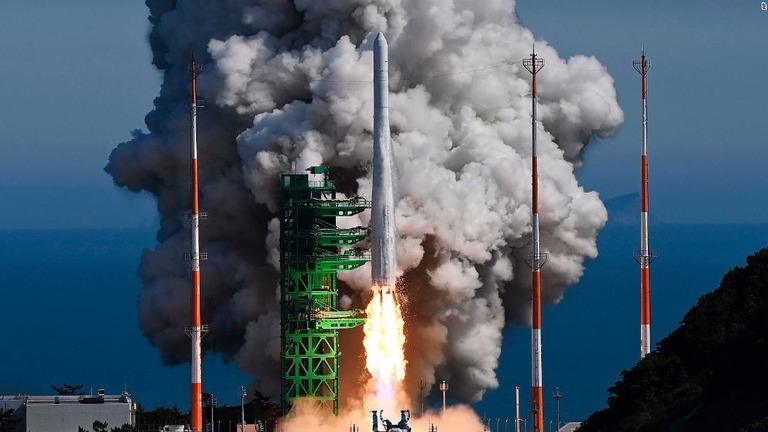 韓国が初の国産ロケットで人工衛星の軌道投入に成功した/AP