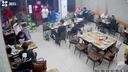 中国飲食店の女性暴行事件、「被害者に何が起きたのか」　答え求める声強まる