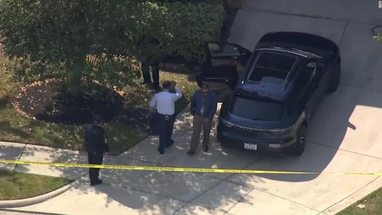 酷暑に見舞われた米テキサス州で、自宅前の車内に置き去りにされた５歳男児が死亡した/KTRK