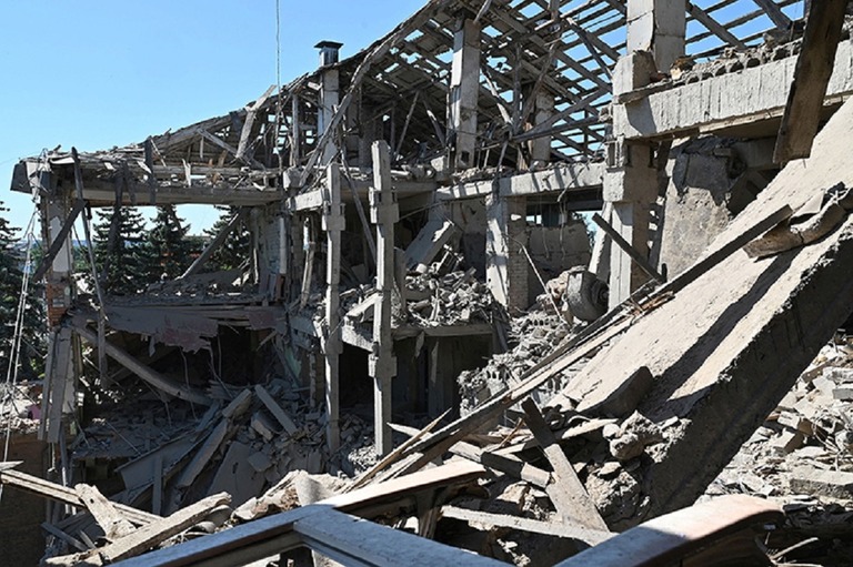 破壊された大学の校舎＝２１日、ウクライナ・ハルキウ市
