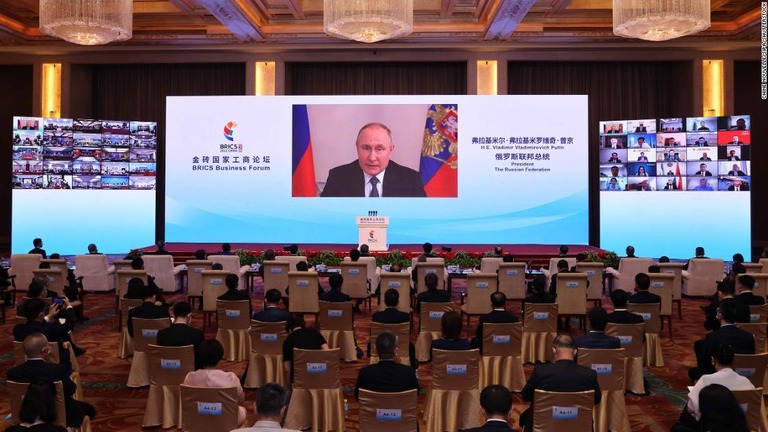 ＢＲＩＣＳサミットで演説を行うロシアのプーチン大統領＝２２日、中国・北京/Chine Nouvelle/SIPA/Shutterstock