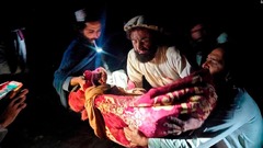 アフガン東部地震、死者１０００人超える　飢餓と経済危機に追い打ち
