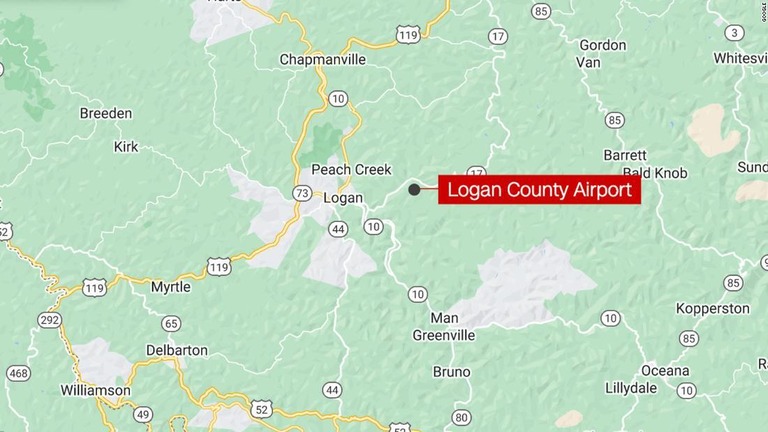 ヘリコプターが墜落した米ウェストバージニア州南西部ローガン郡。赤色で示した場所はローガン郡の空港/Google