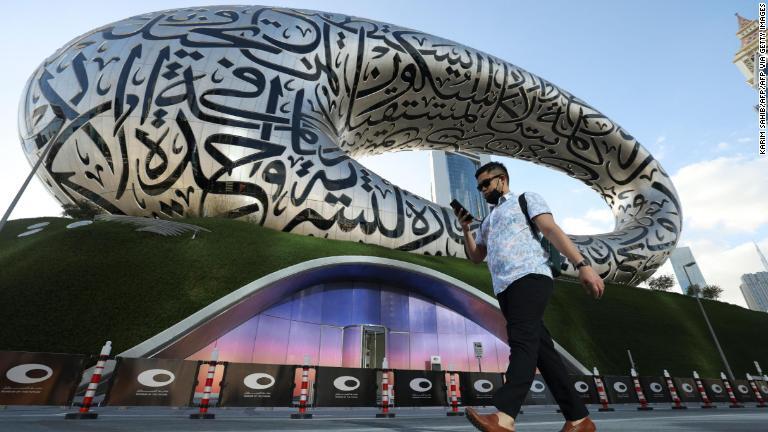 博物館は開館前から注目を集めていた/KARIM SAHIB/AFP/AFP via Getty Images