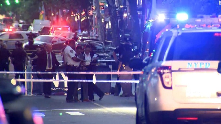 米ニューヨーク市で警察に追われた車が暴走して歩行者らを次々にはね、５人の死傷者が出た/WCBS