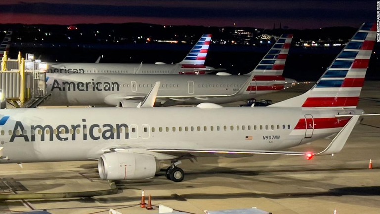 米各地で２６日夜までに、少なくとも７３０便が欠航となった/Daniel Slim/AFP/Getty Images