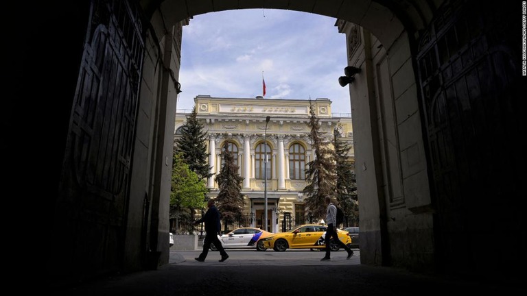 モスクワ中心部にあるロシア中央銀行/Natalia Kolesnikova/AFP/Getty Images