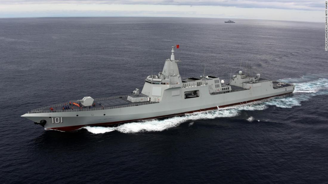 055型駆逐艦=2021年10月、西太平洋/Sun Zifa/China News Service/Getty Images