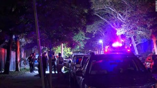 米ニューヨーク市マンハッタンでベビーカーを押していた２０歳の女性が頭部を銃撃され死亡