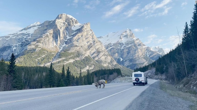 美しい景色が楽しめるカナダ大陸横断高速道路/CNN