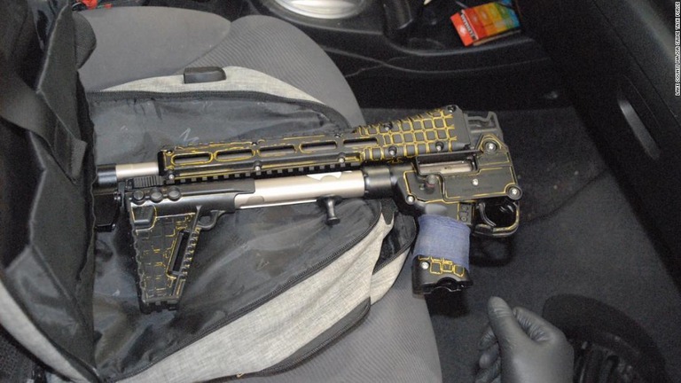 クリモ容疑者が拘束された後、車内で見つかった銃器/Lake County Major Crime Task Force