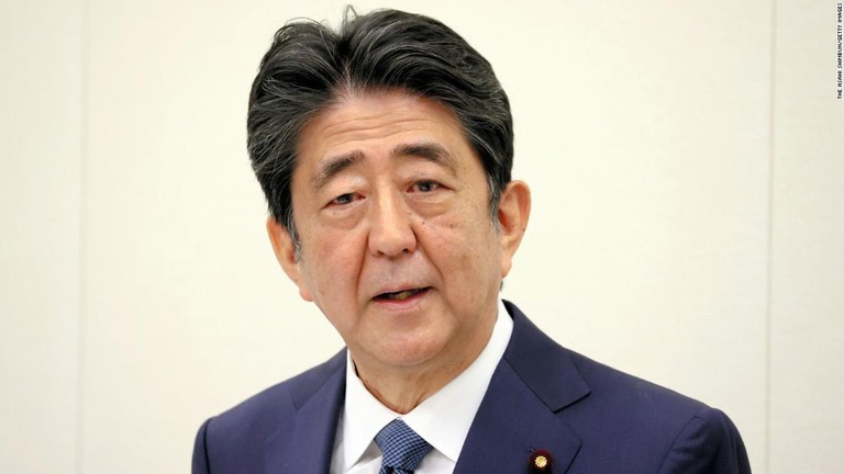 安倍晋三元首相の暗殺は、平和主義を掲げ銃の暴力がまれな日本という国に衝撃を与えた/The Asahi Shimbun/Getty Images
