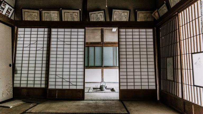 オランダ人の写真家マーン・リンブルフ氏は日本各地を訪問して、空き家を写真に納めた/Maan Limburg/The Lost World