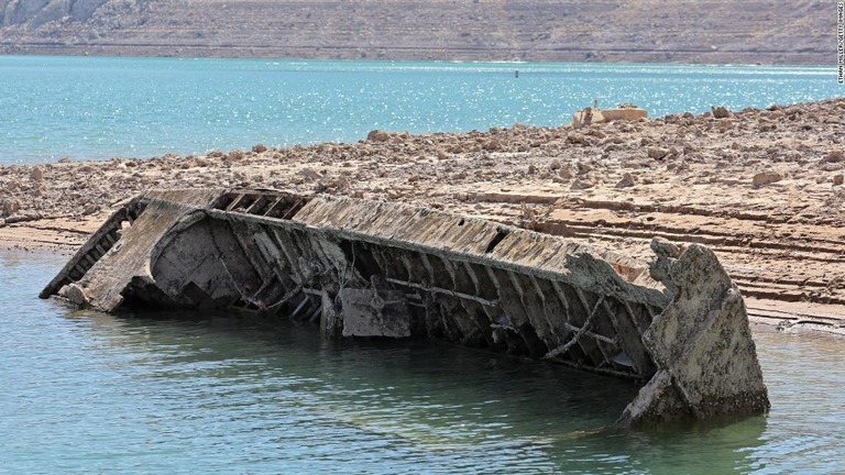 米ミード湖で見つかった第２次世界大戦時の揚陸艇「ヒギンズ・クラフト」/Ethan Miller/Getty Images