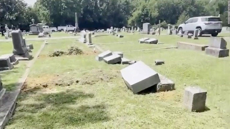 米テネシー州で、１５０基あまりの墓石を倒すなどしたとして、男２人が検挙された/Lebanon Police Department