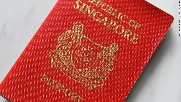 ２位のシンガポールのパスポート/ROSLAN RAHMAN/AFP via Getty Images