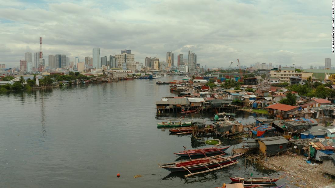 フィリピンの首都マニラの高層ビルとスラム街/Alexpunker/iStockphoto/Getty Images/FILE