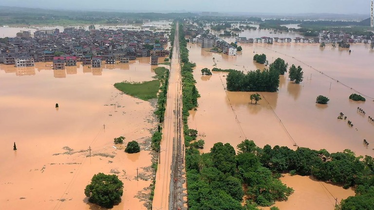 江西省は６月に豪雨に見舞われ、大きな被害が出た/Chinatopix/AP/FILE
