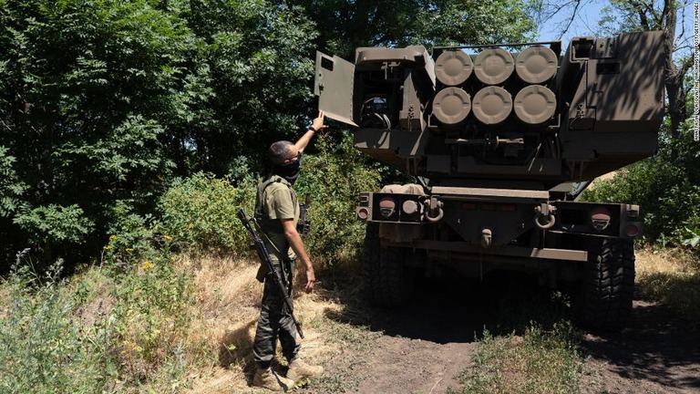 ウクライナに供与された高機動ロケット砲システム「ＨＩＭＡＲＳ（ハイマース）」/Anastasia Vlasova/The Washington Post/Getty Images
