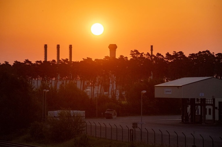 ドイツ北東部ルブミンにあるパイプライン「ノルドストリーム１」の受入基地/Stefan Sauer/picture alliance/Getty Images