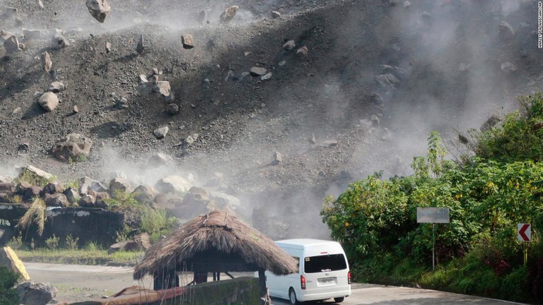 フィリピン北部で発生した地震で少なくとも５人が死亡。１３０人が負傷した/Harley Palangchao/AP