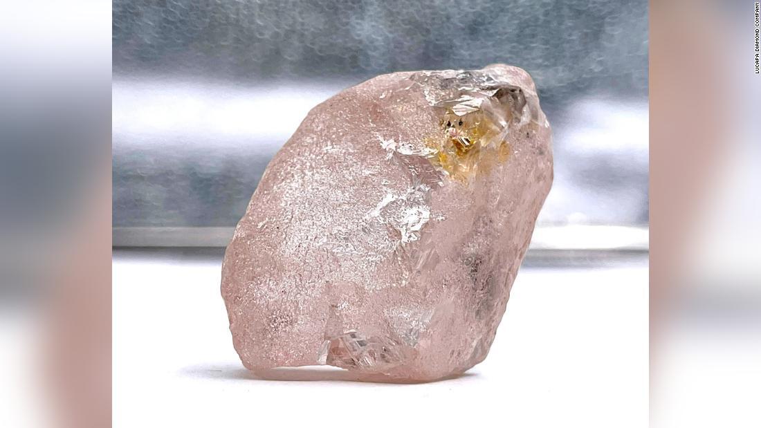 過去３００年で最大のピンクダイヤモンドともみられるアンゴラ産の「ルロ・ローズ」