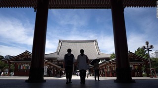 浅草の浅草寺を訪れた人々＝６月２９日