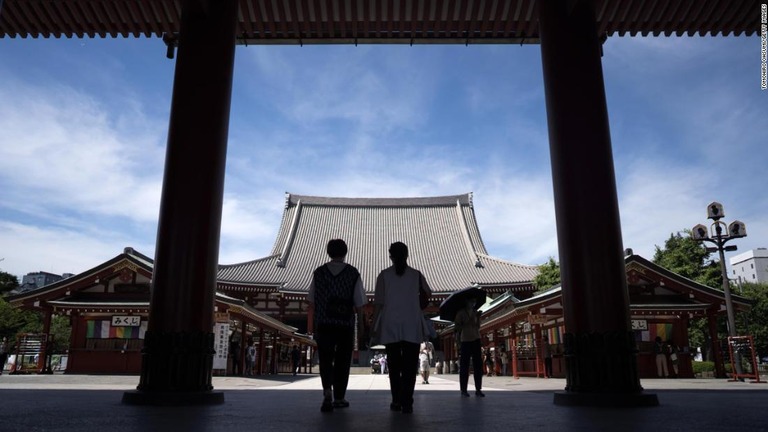 浅草の浅草寺を訪れた人々＝６月２９日/Tomohiro Ohsumi/Getty Images 